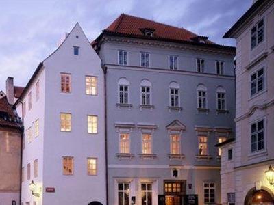U Tří Bubnů Hotel